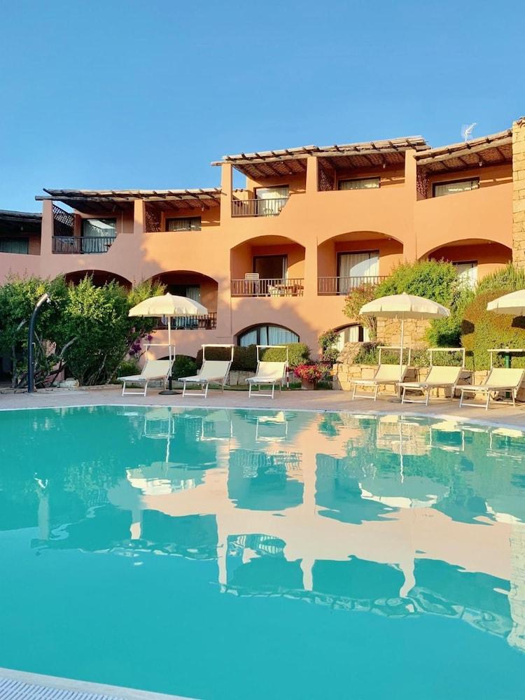 Green Park Hotel Capriccioli  Exterior photo