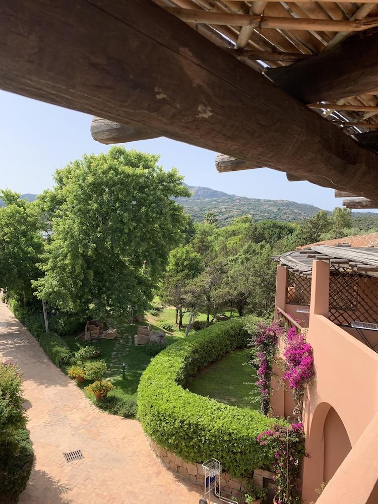 Green Park Hotel Capriccioli  Exterior photo